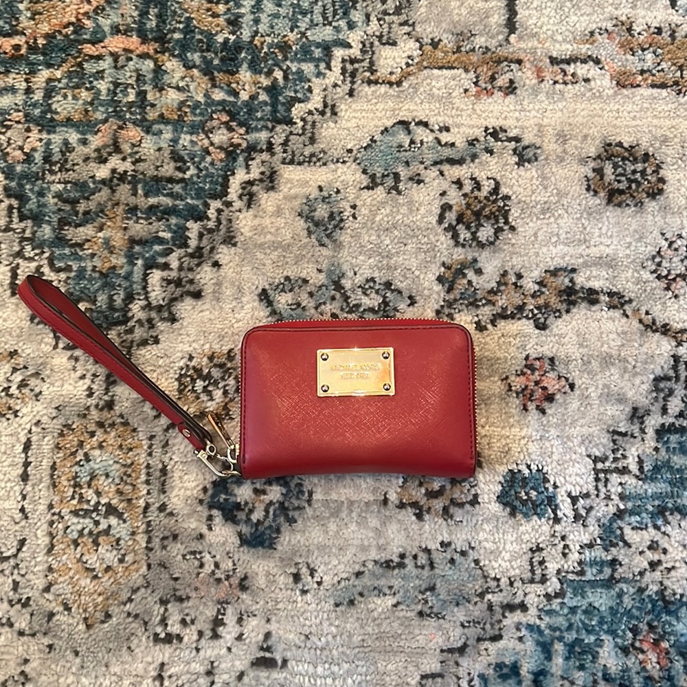 read Michael Kors, women’s wallet.